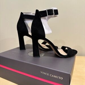 New in box Vince Cammuto black suede leather high heeled sandals sz 6.5